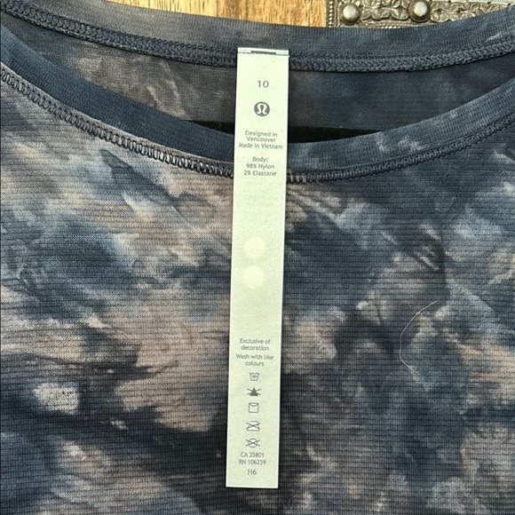 lululemon athletica Tie-Dye Long Sleeve Top - Blue and Gray - Picture 3 of 3